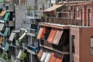 Τι προβλέπει η ρύθμιση Χρυσοχοΐδη για τις παράνομες υπεκμισθώσεις διαμερισμάτων | Πρόστιμα ως 10.000 ευρώ με κλιμακωτή αύξηση