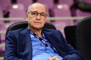 Συνελήφθησαν ο πρόεδρος της Ομοσπονδίας Μπάσκετ Β. Λιόλιος και τέσσερις διαιτητές για στημένους αγώνες | Αναζητείται με ένταλμα στενός συνεργάτης του προέδρου της ΕΟΚ