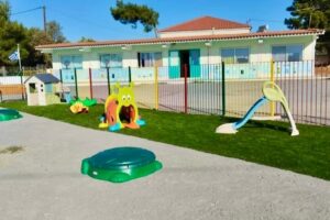 Ο Αγοραστός Λαβδαράς χάρισε παιχνίδια και χαμόγελα στα παιδιά του Νηπιαγωγείου Ατσικής