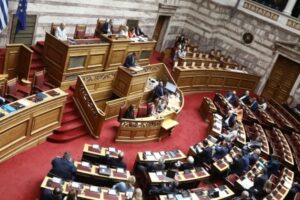 Υπερψηφίστηκε σε πρώτη ανάγνωση το νομοσχέδιο για την απαγόρευση στα social για ανηλίκους κάτω των 15 ετών | Την Πέμπτη η ψηφοφορία στην Ολομέλεια