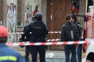 Θρίλερ με την έκρηξη της τσάντας με τα ναρκωτικά στον Κολωνό | Το τηλεφώνημα στην ΕΛΑΣ, το σενάριο της παγίδας σε αστυνομικούς, 4 τραυματίες