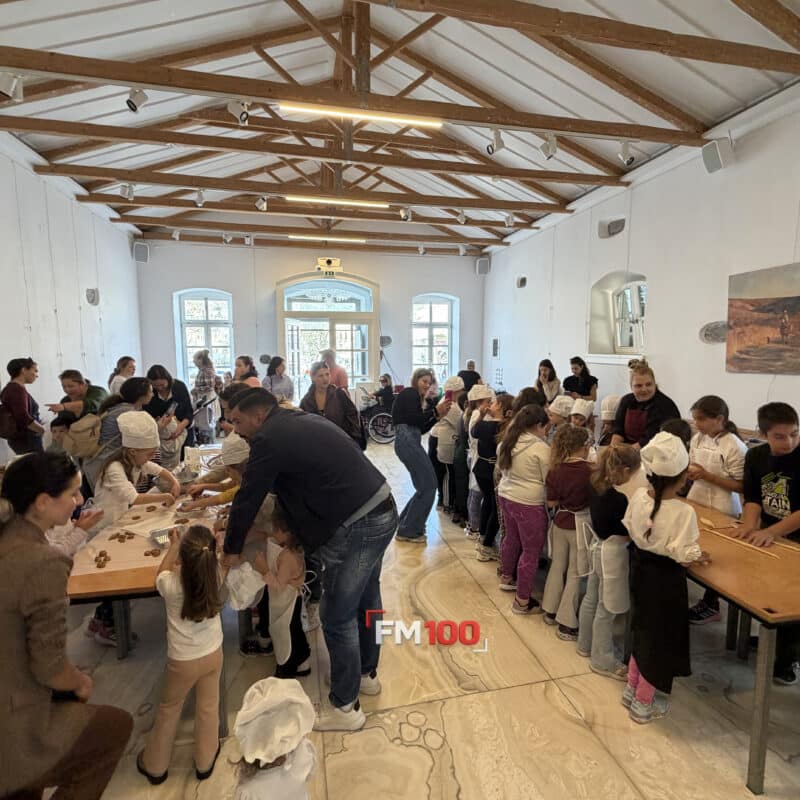 Μικροί σεφ εν δράσει! Σήμερα το πρωί στην «ΑΠΟΘΗΚΗ» η μαγειρική έγινε παιχνίδι και δημιουργία! – φωτογραφία 2
