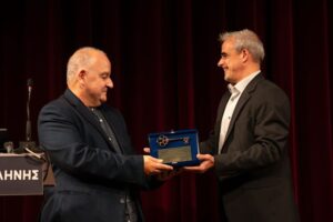 Μυτιλήνη: Το κλειδί της πόλης στον Παύλο Τριανταφυλλίδη | Επίτιμος δημότης ο αρχαιολόγος με το σπουδαίο έργο και στη Λήμνο