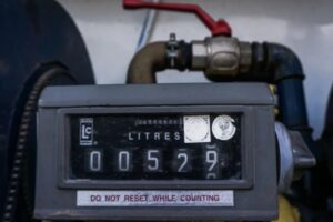 Κάτω από τα 1,60 ευρώ ξεκινά το πετρέλαιο θέρμανσης | Πρόσθετη επιδότηση 0,35 ευρώ και αύξηση προκαταβολής για το επίδομα