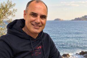 «Η δικηγόρος Δήμαρχος και οι σύμβουλοί της προφανώς δεν γνώριζαν» | Άγνοια νόμου καταλογίζει στη δήμαρχο Λήμνου ο επικεφαλής της «Ισχυρής Λήμνου» Θωμάς Λούκας