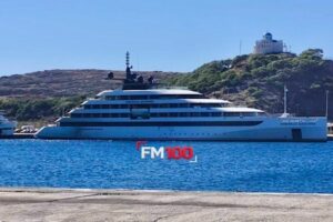 Στο λιμάνι της Μύρινας το πολυτελές Emerald Azzurra