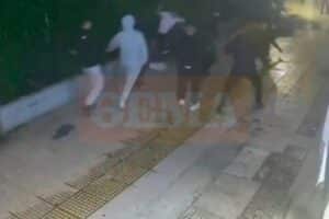 Βίντεο ντοκουμέντο από την άγρια επίθεση 15 ανηλίκων σε δύο 18χρονους στην Κυψέλη, μαχαίρωσαν τον έναν πισώπλατα