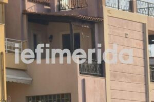 Σοκ στο Λαύριο: Με σοβαρά τραύματα το ζευγάρι, τους μαχαίρωσε ο πρώην της 32χρονης | Έσπασε με βαριοπούλα την πόρτα, τον είχε καταγγείλει 5 φορές