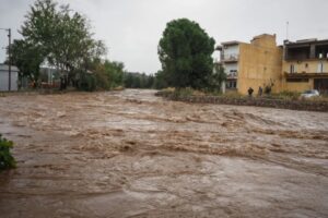 Εκτεταμένες ζημιές από την κακοκαιρία στην Εύβοια: Υπερχείλισε ο Κηρέας, ζημιές στο οδικό δίκτυο | Κλειστά σχολεία σε δύο δήμους την Πέμπτη
